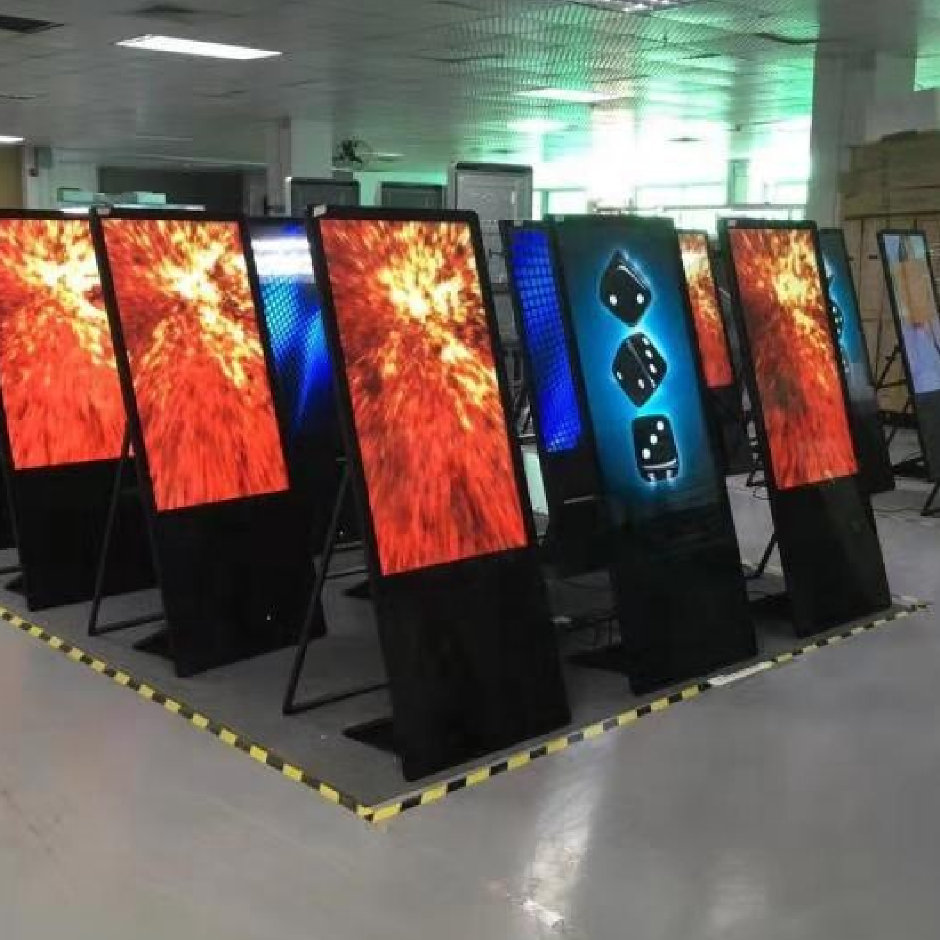 Afanda 43’’ Dokunmatik Kelebek Ayaklı Kiosk